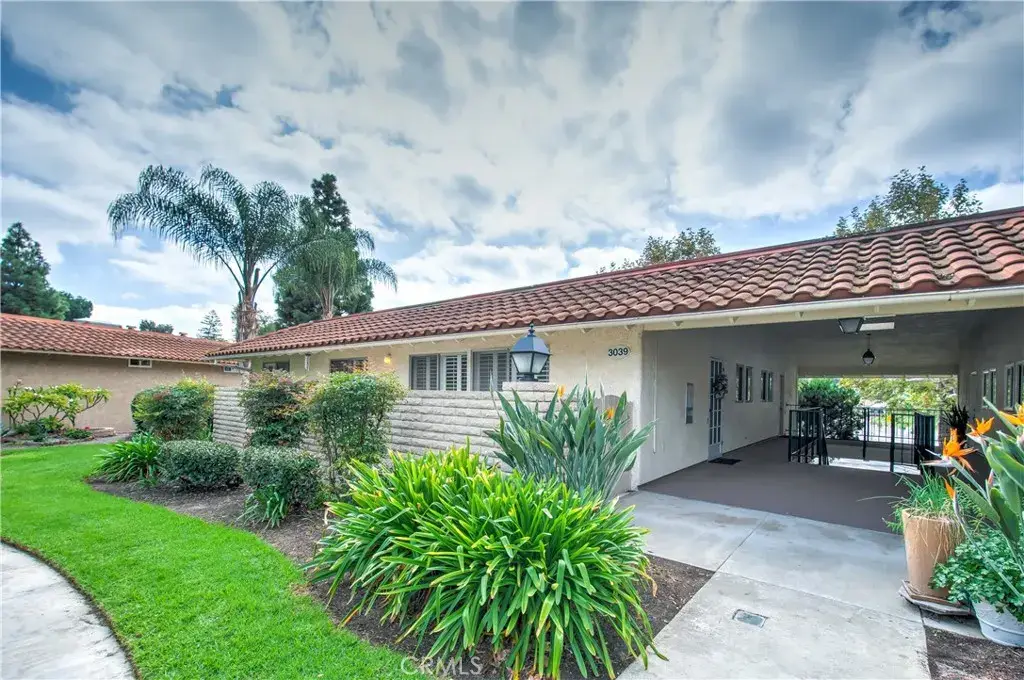 3039 Via Vista Q in Laguna Woods, sold by Wise Choices Realty.