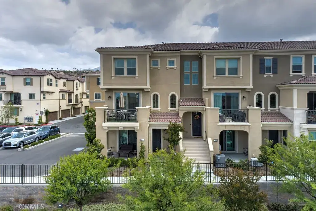 155 Alder Ridge in Lake Forest, sold by Wise Choices Realty.