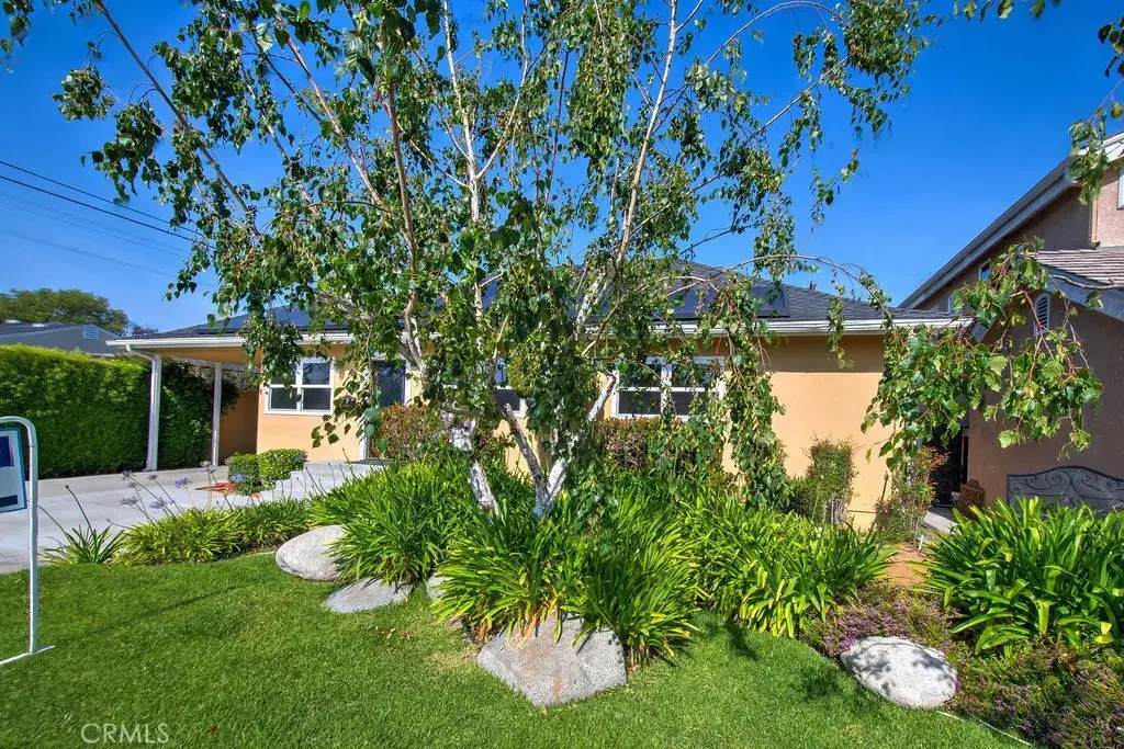 3678 Ocana Avenue in Long Beach, sold by Wise Choices Realty.