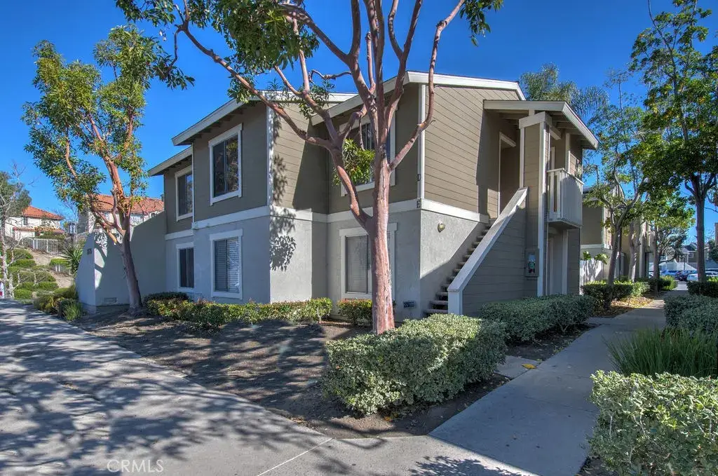 26236 Los Viveros D in Mission Viejo, sold by Wise Choices Realty.