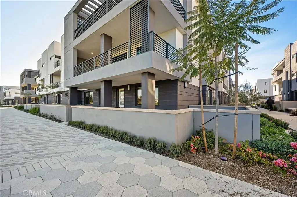 16377 Dawn Way 204 in Tustin, sold by Wise Choices Realty.