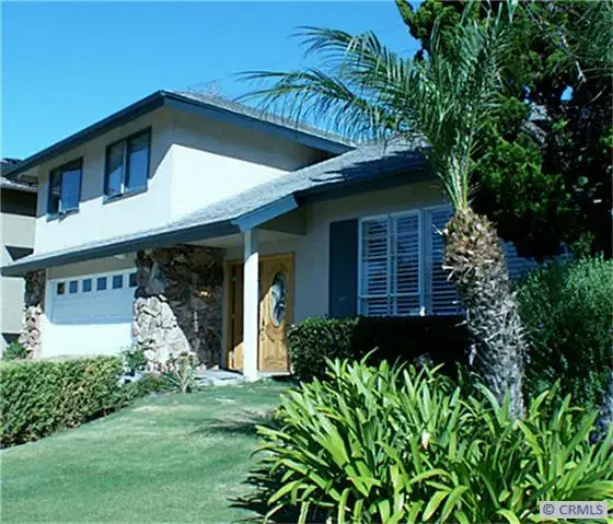 20372 RAVENWOOD Lane in Huntington Beach, sold by Wise Choices Realty.