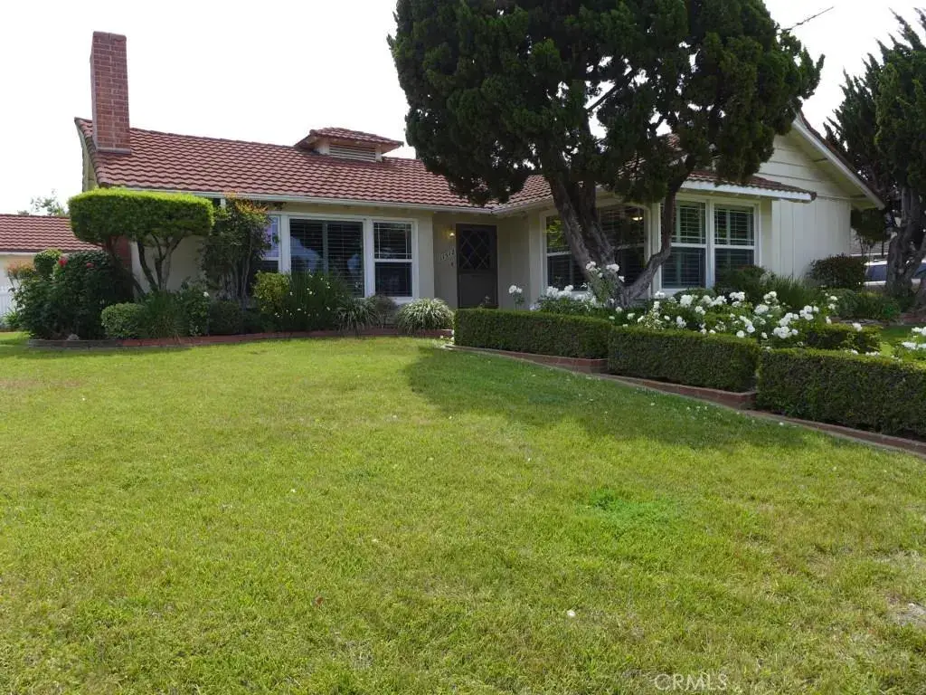 11512 Weatherby Road in Rossmoor, sold by Wise Choices Realty.