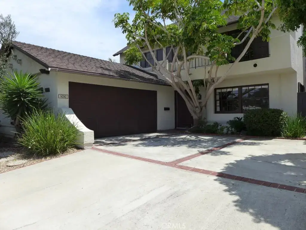 8292 Kingfisher Drive in Huntington Beach, sold by Wise Choices Realty.