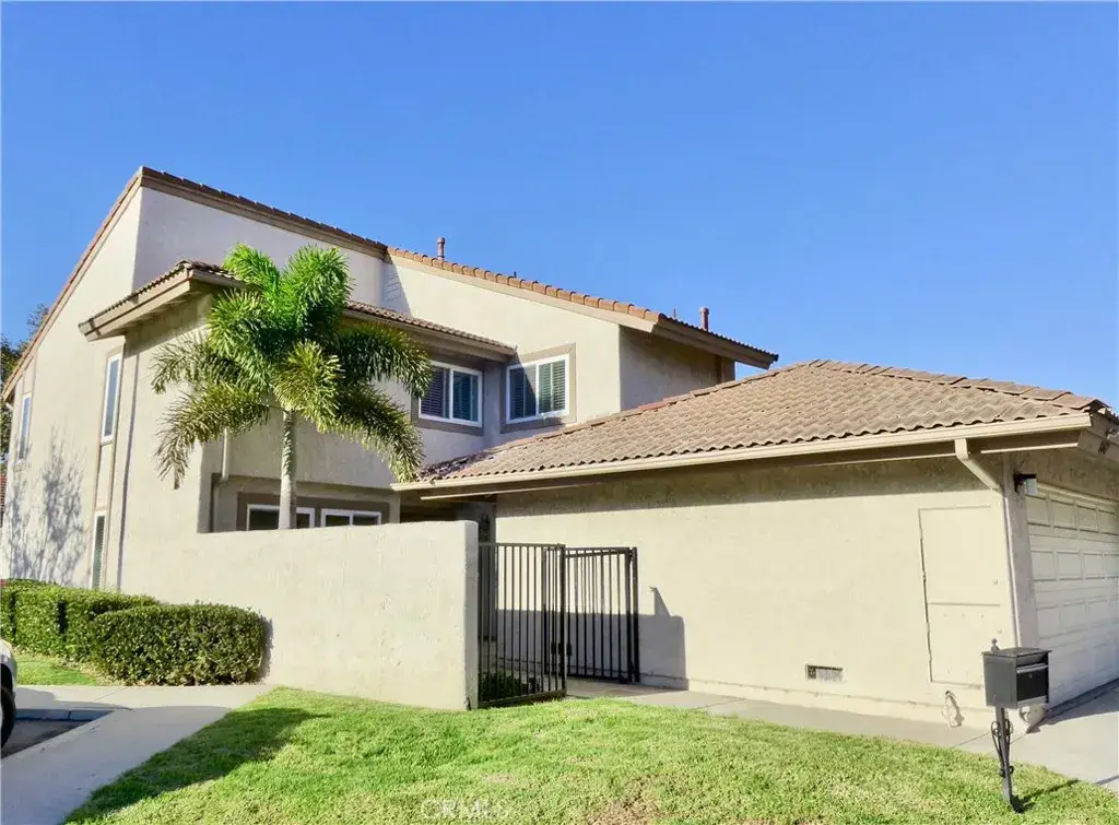 8447 Basin Circle in Huntington Beach, sold by Wise Choices Realty.
