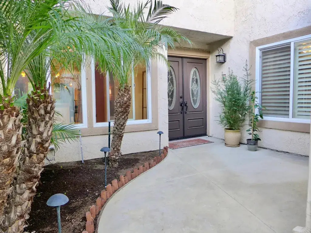8401 Bluff Circle in Huntington Beach, sold by Wise Choices Realty.