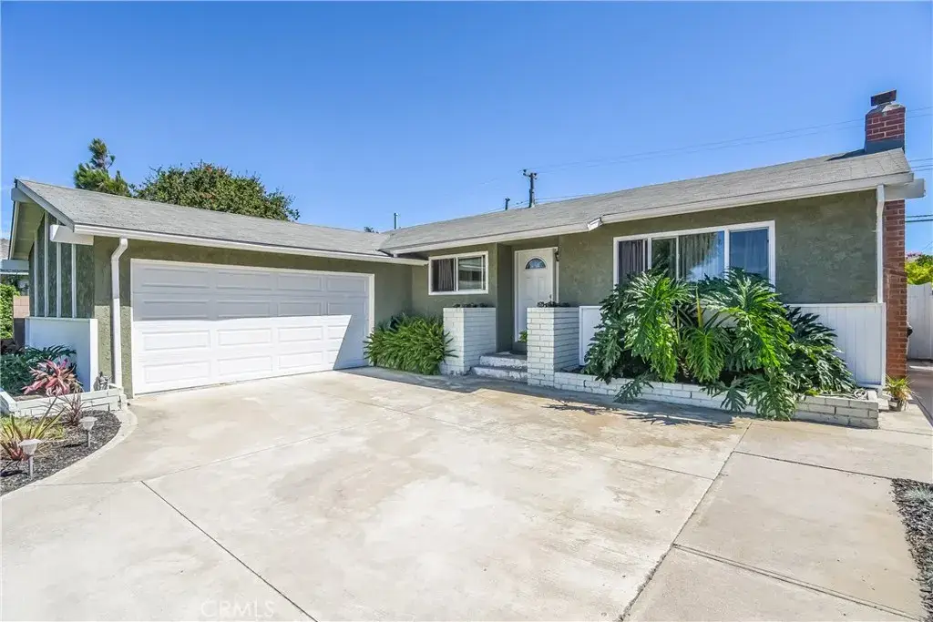 5112 Robinwood in Huntington Beach, sold by Wise Choices Realty.
