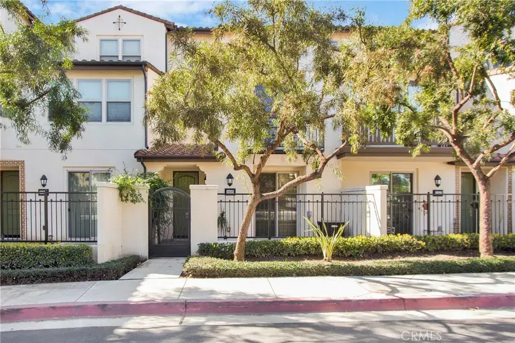 2895 W Edinger Avenue in Santa Ana, sold by Wise Choices Realty.