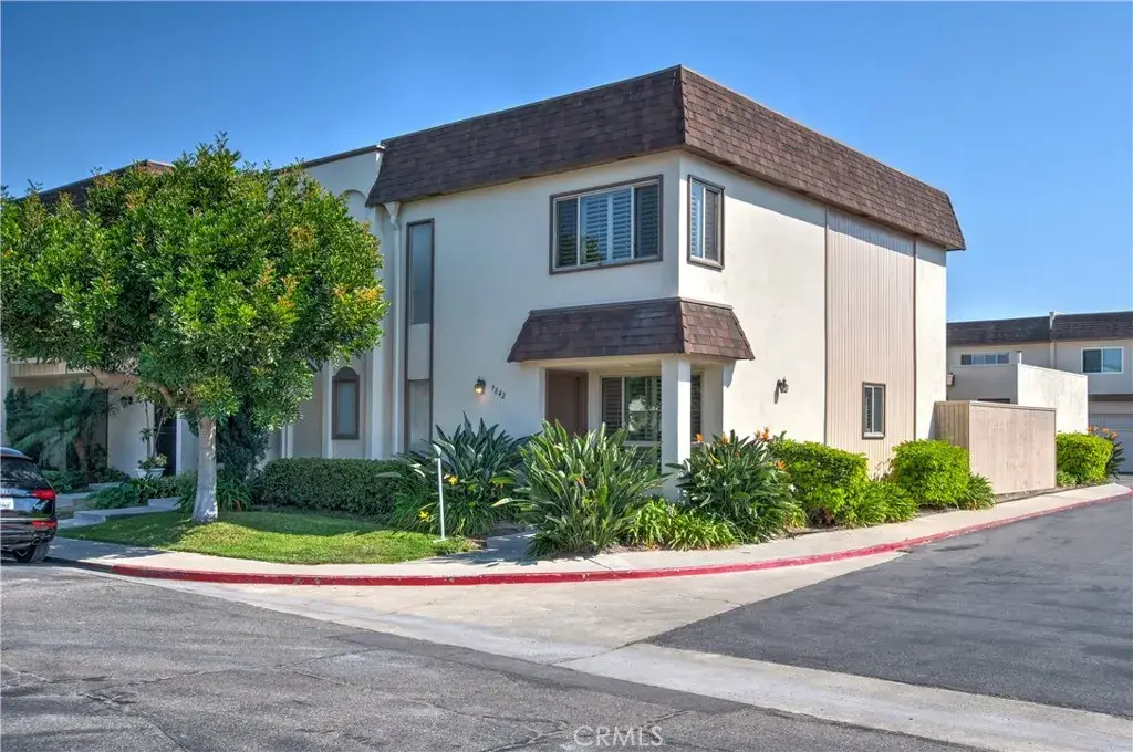 9842 Villa Pacific Drive in Huntington Beach, sold by Wise Choices Realty.